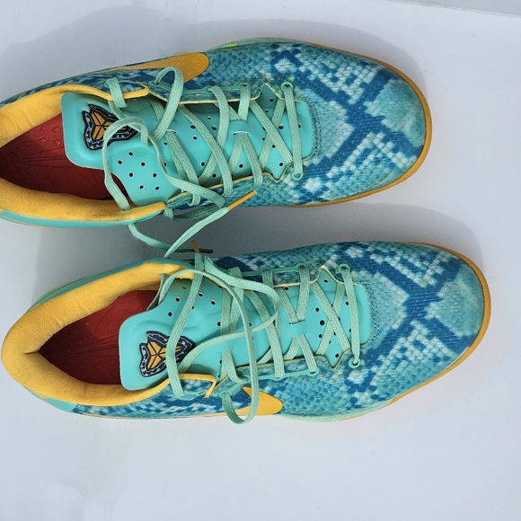 Custom Kobe 8 System - Green Glow - Picture 6 of 6